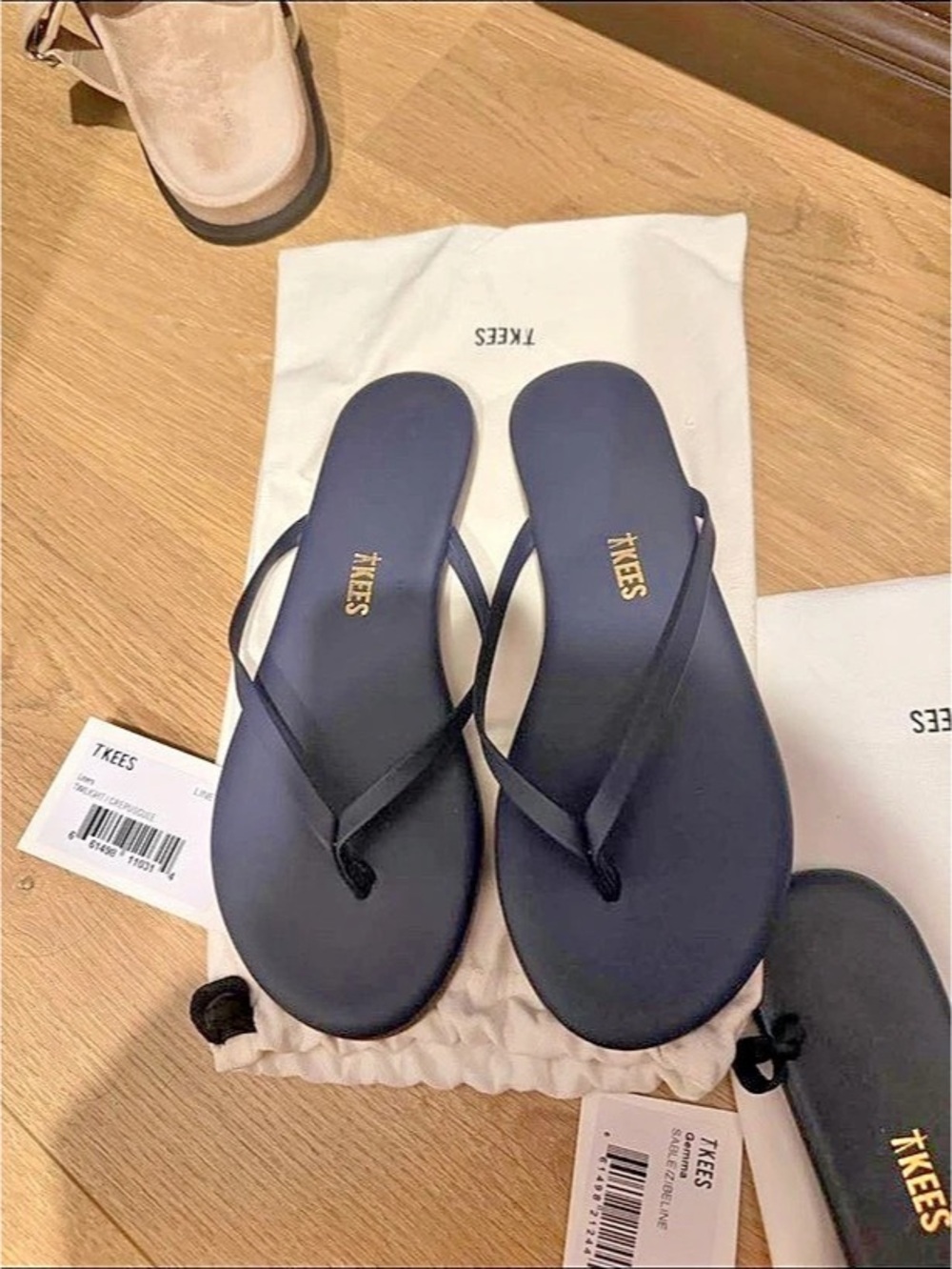 (2 Pairs) TKEES  Sandals in Black US 7 NWT